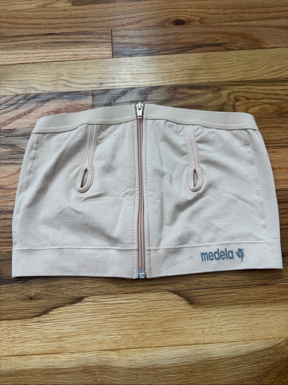 Medela Hands Free Pumping Bra Nude Large